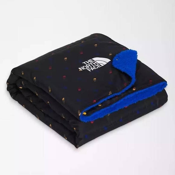 The North Face AOP Fuzzy Blanket - Picture 6 of 8
